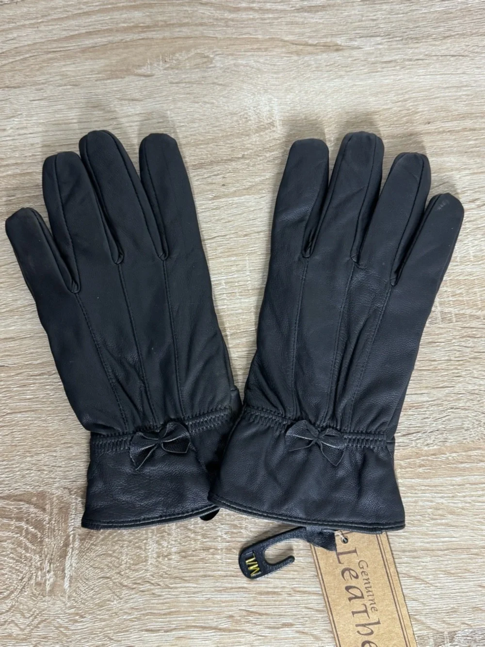 Ladies Size M/L Black Genuine Leather Lined Gloves